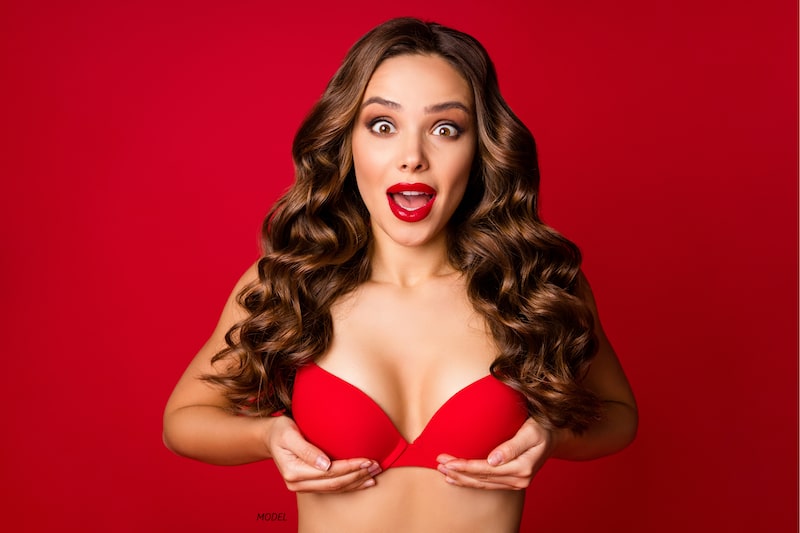 Lady with red bra, red lipstick and a surprised look